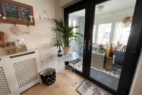 6 Bexhill Road, Luton, LU2 8JQ