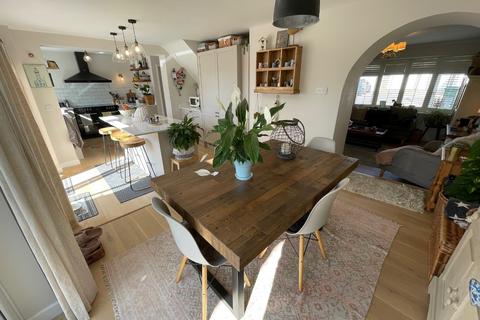 6 Bexhill Road, Luton, LU2 8JQ