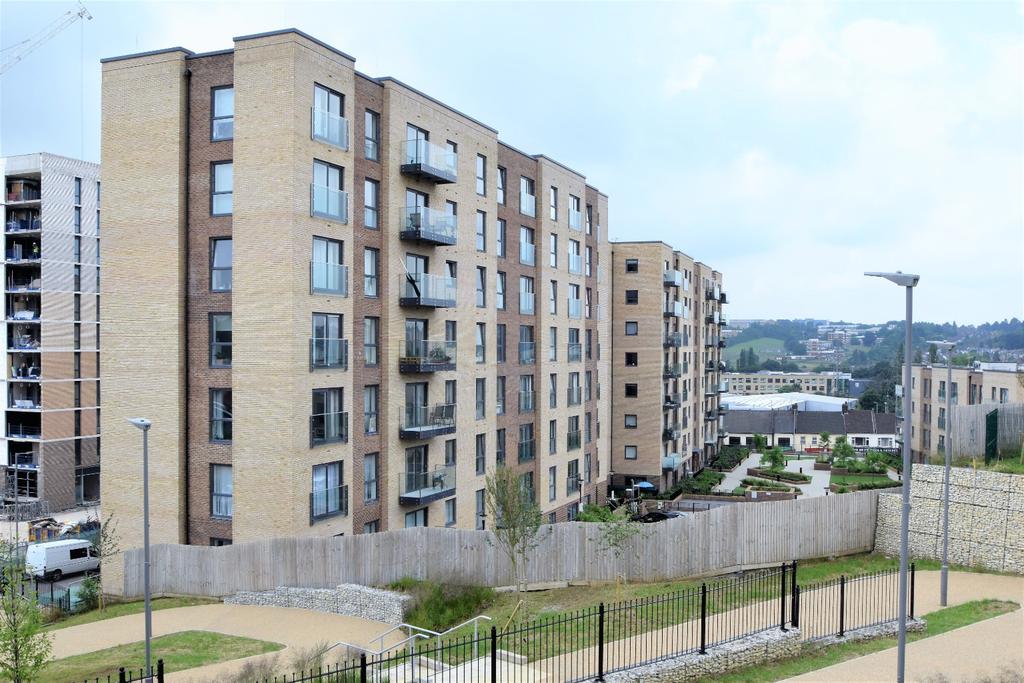 Brooklands Court, Stirling Drive, Luton, Bedfordshire, LU2 0GE 1 bed