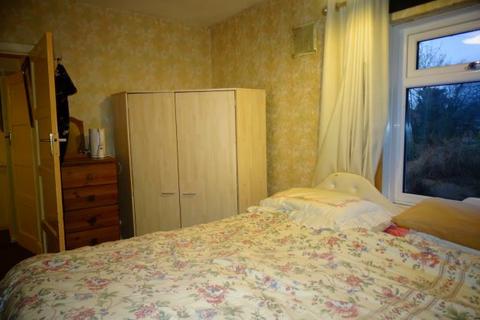 128 Brookside Avenue, Ashford, TW15 3LY