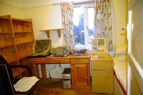 128 Brookside Avenue, Ashford, TW15 3LY