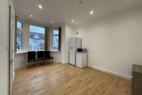 3 bedroom flat for sale, Park Road, London