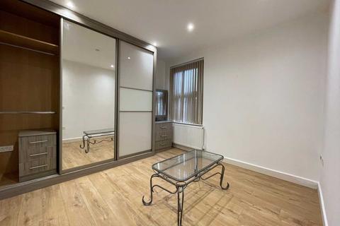 3 bedroom flat for sale, Park Road, London