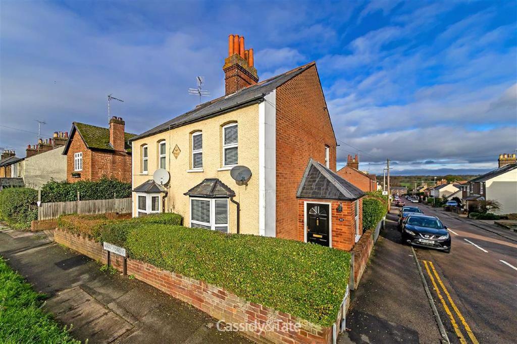 Marford Road, Wheathampstead... 3 bed semidetached house £650,000