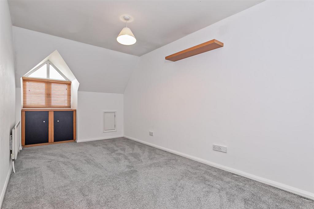 40 Gatcombe Court-11.jpg