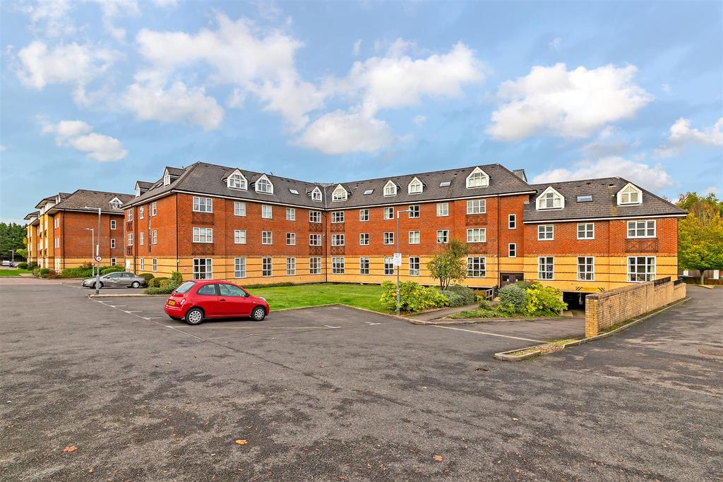 40 Gatcombe Court-4.jpg