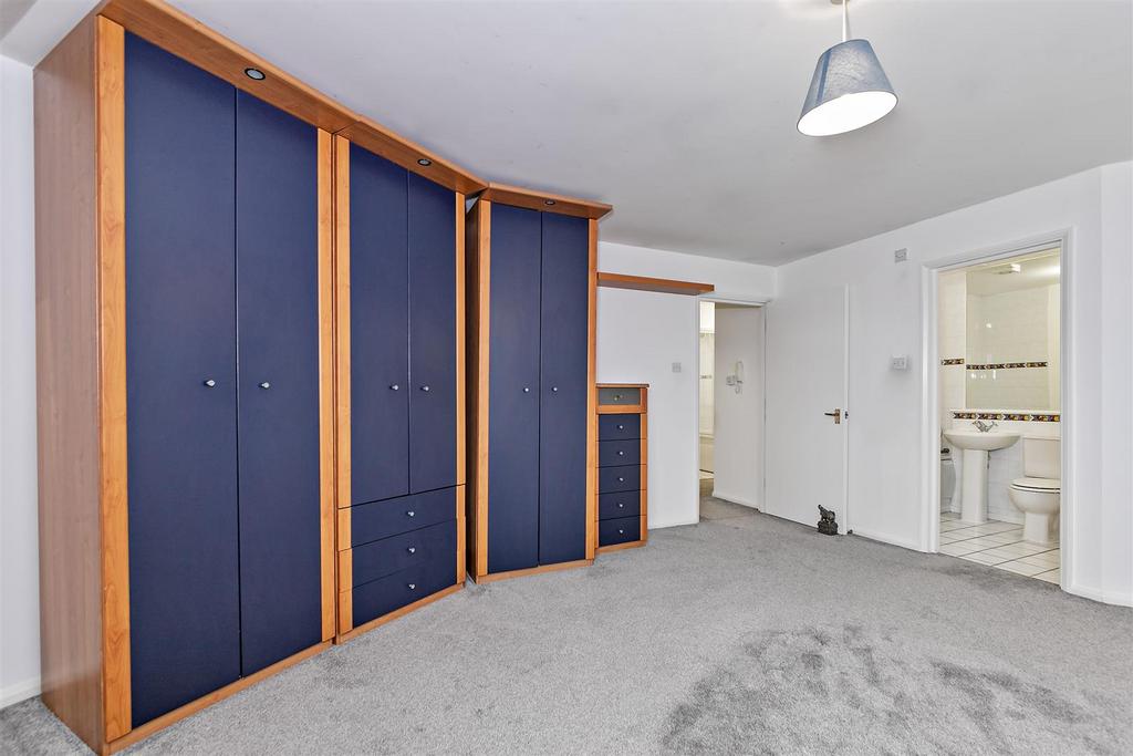 40 Gatcombe Court-21.jpg