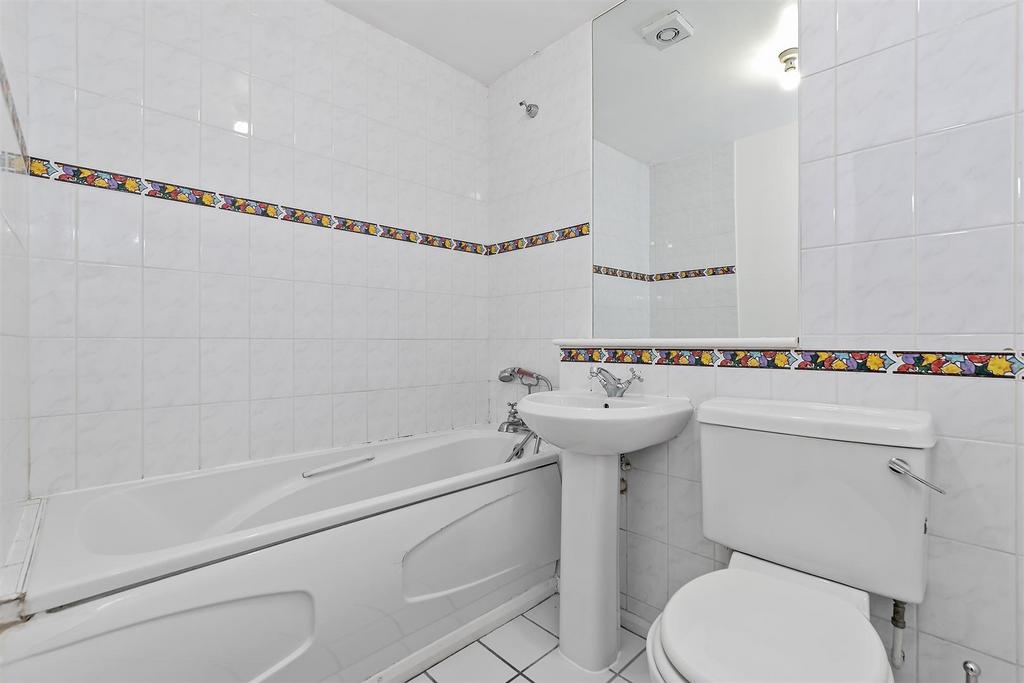 40 Gatcombe Court-22.jpg