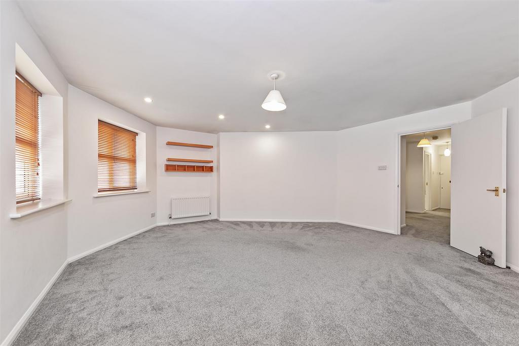 40 Gatcombe Court-18.jpg