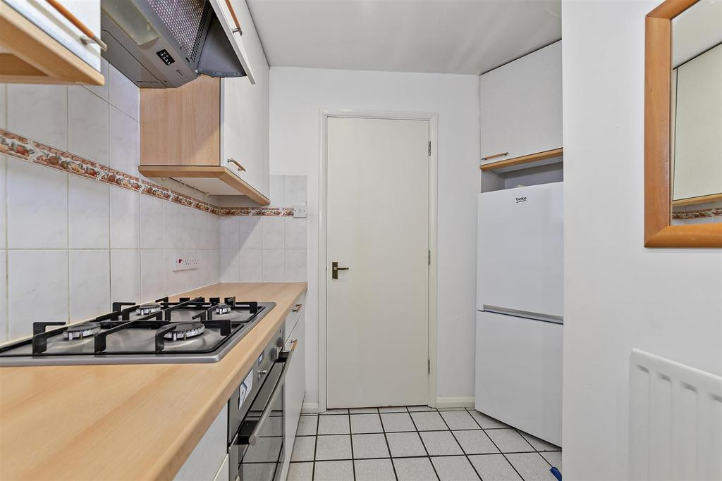 40 Gatcombe Court-14.jpg
