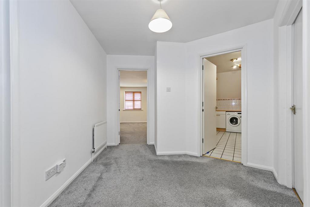 40 Gatcombe Court-8.jpg