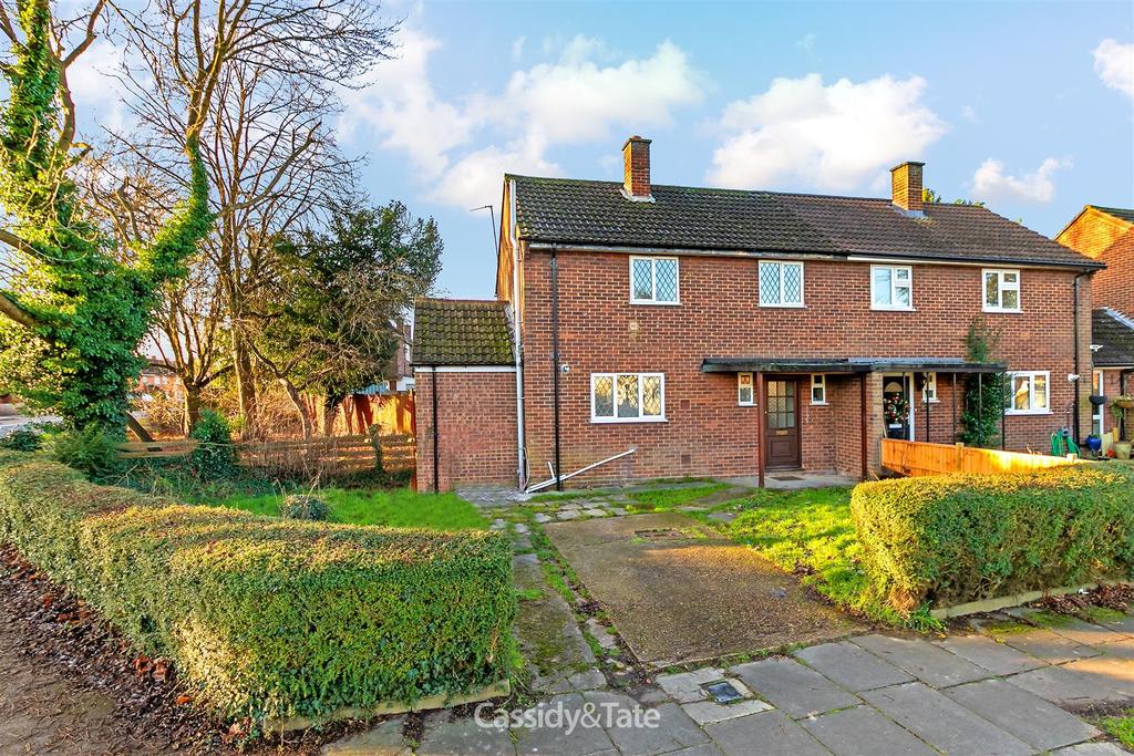 Thirlmere Drive, St. Albans 3 bed semidetached house £2,100 pcm (£