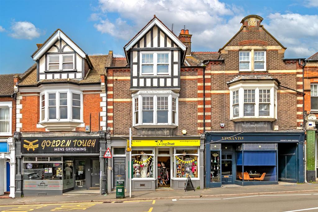 Station Road, Harpenden 2 bed flat £1,200 pcm (£277 pw)