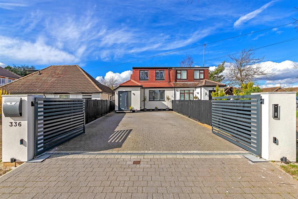 Watford Road, Chiswell Green, St. Albans 4 bed semidetached house to