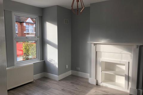 2 bedroom flat to rent, Buller Road, Thornton Heath CR7