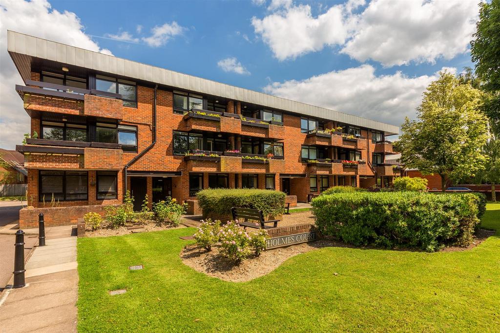 Holmes Court, Carlisle Avenue, St Albans 2 bed apartment to rent £