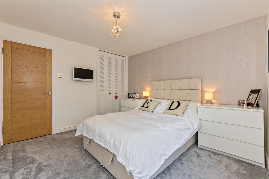16 Holmes Court-02.jpg