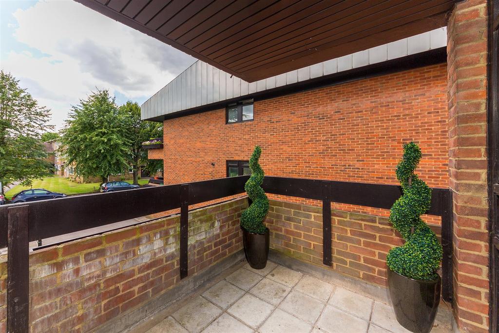 16 Holmes Court-12.jpg