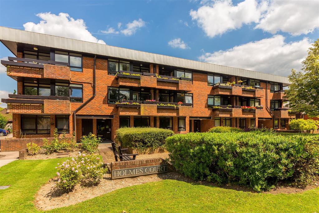 16 Holmes Court-16.jpg