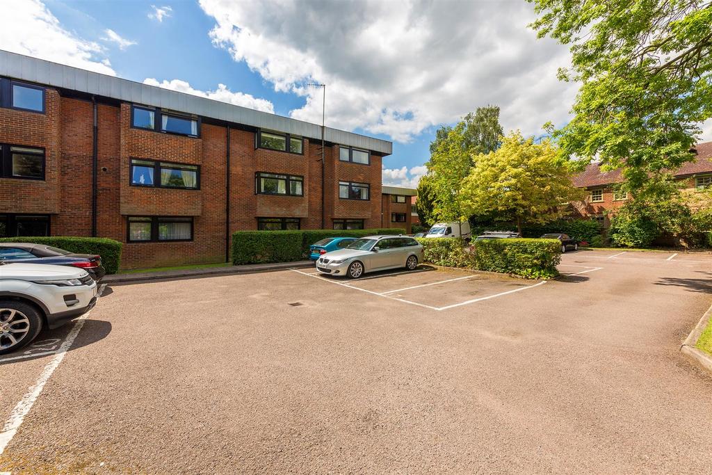 16 Holmes Court-23.jpg