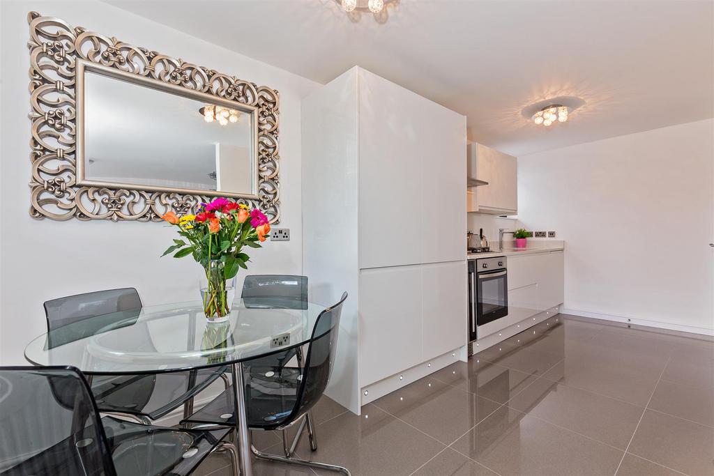 16 Holmes Court-08.jpg