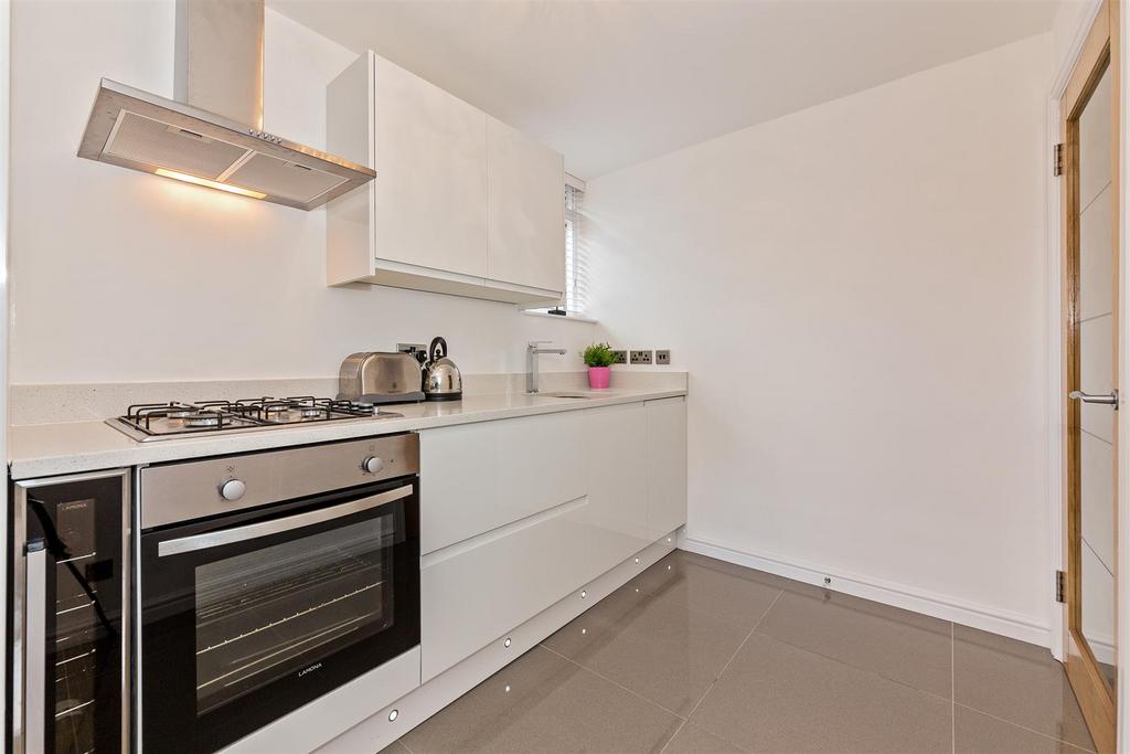16 Holmes Court-07.jpg
