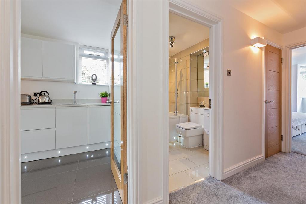 16 Holmes Court-04.jpg
