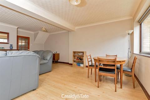 7 Broomleys, St Albans, AL4 9UR