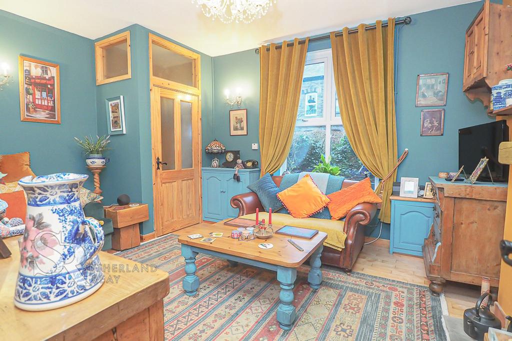 Eaves Knoll Road, New Mills, SK22 4 bed end of terrace house £350,000