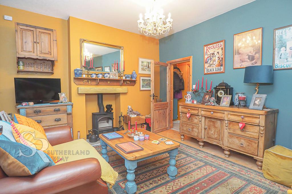 Eaves Knoll Road, New Mills, SK22 4 bed end of terrace house £350,000