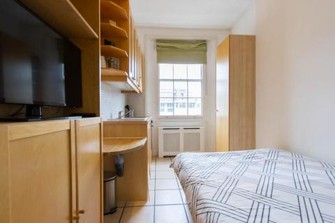 Studio to rent, Claverton Street, Pimlico, London, SW1V