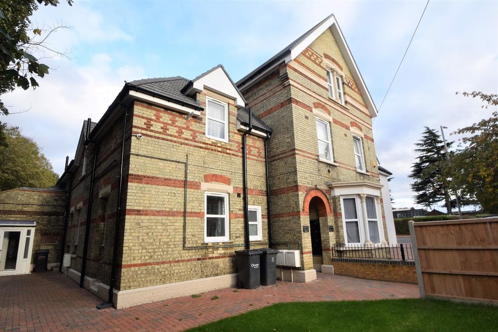 Havelock Road, Luton, Bedfordshire, LU2 1 bed flat £170,000