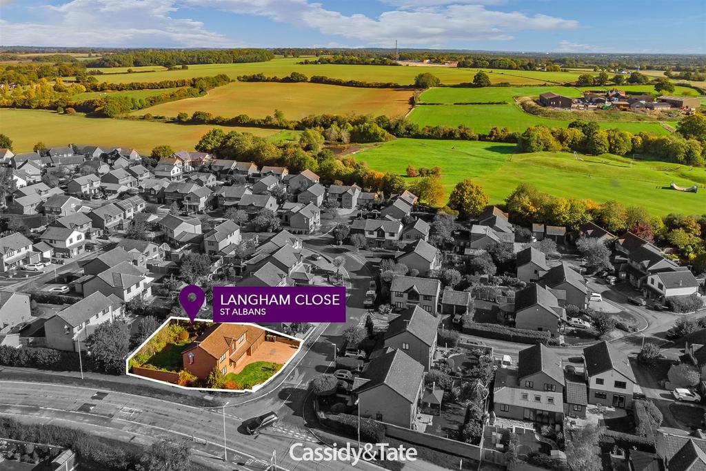 Langham Close, St. Albans 4 bed detached house £900,000