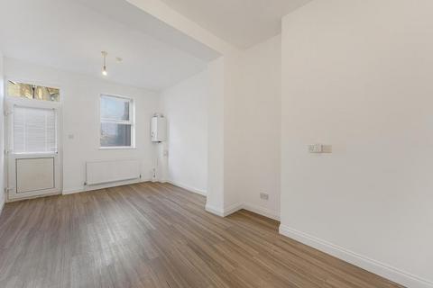 1 bedroom apartment to rent, 522 Holloway Road, N7 6JD