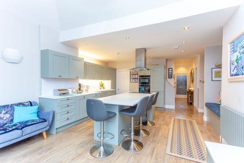 69 Gardiner Road, Edinburgh, EH4 3RL