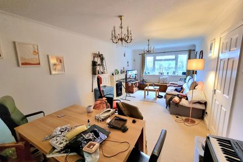 2 bedroom ground floor flat for sale, Forest Oak Close, Cardiff. CF23 6QN