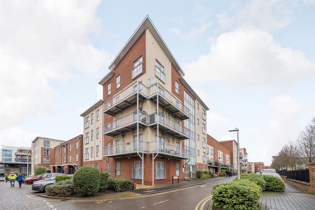 10 Bosworth House, Battle Square... 2 bed apartment - £1,495 pcm (£345 pw)