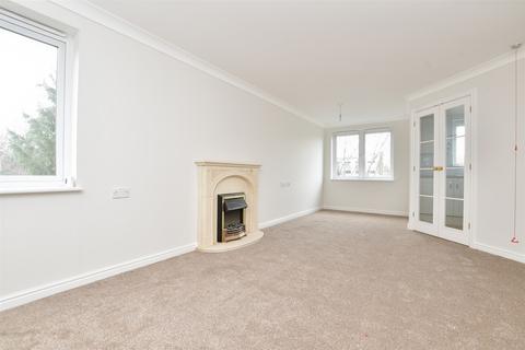 1 bedroom flat for sale - Massetts Road, Horley, Surrey