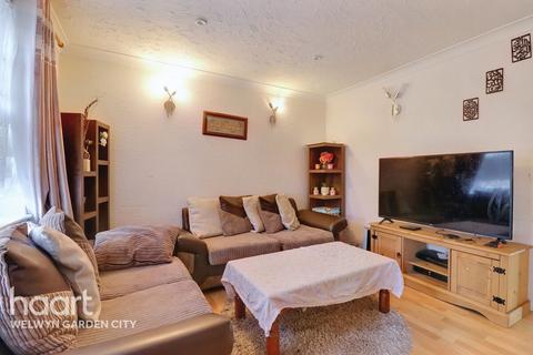 56 Bishops Rise, Hatfield, AL10 9HH