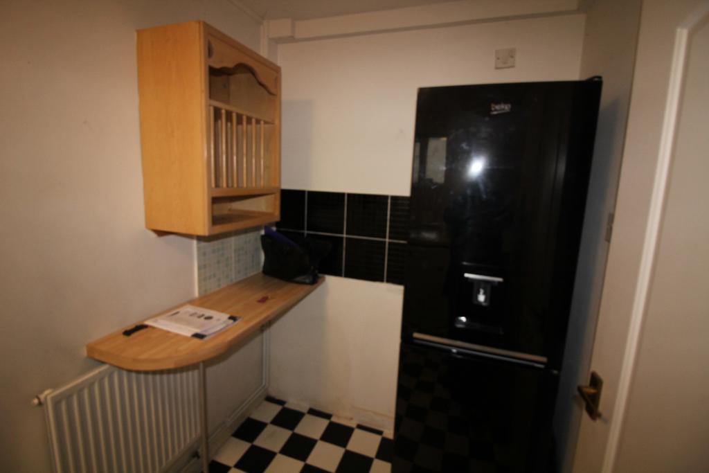 Constance Close, Witham, CM8 1 bed £850 pcm (£196 pw)