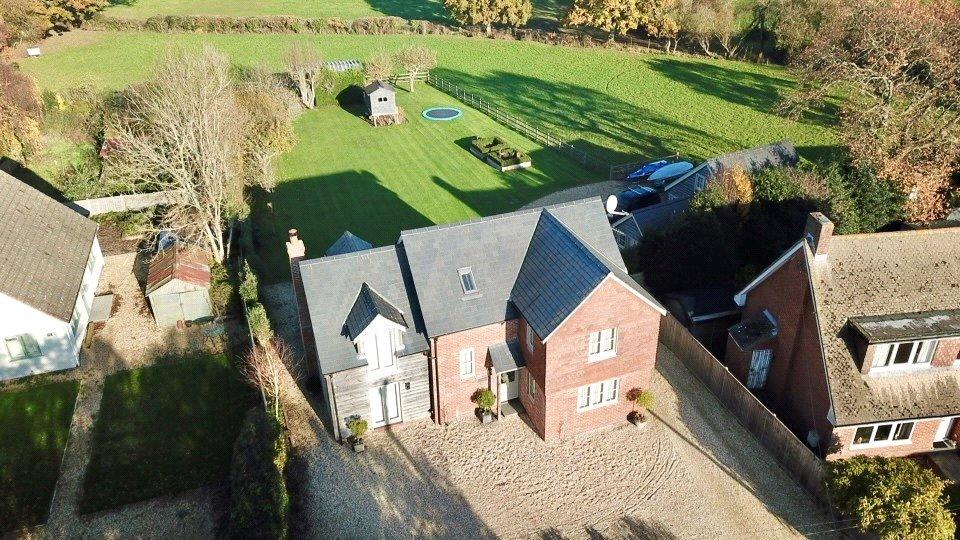 Holly Lane, Pilley, Lymington, Hampshire, SO41 4 bed equestrian