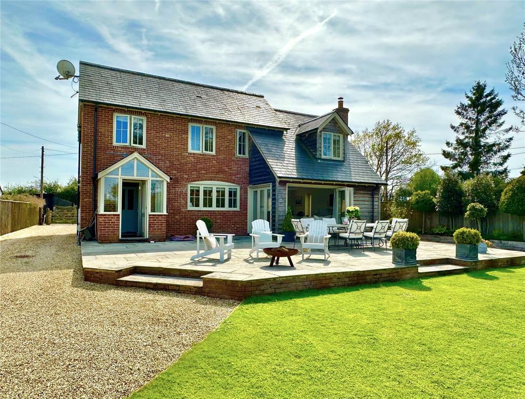 Holly Lane, Pilley, Lymington, Hampshire, SO41 3 bed equestrian