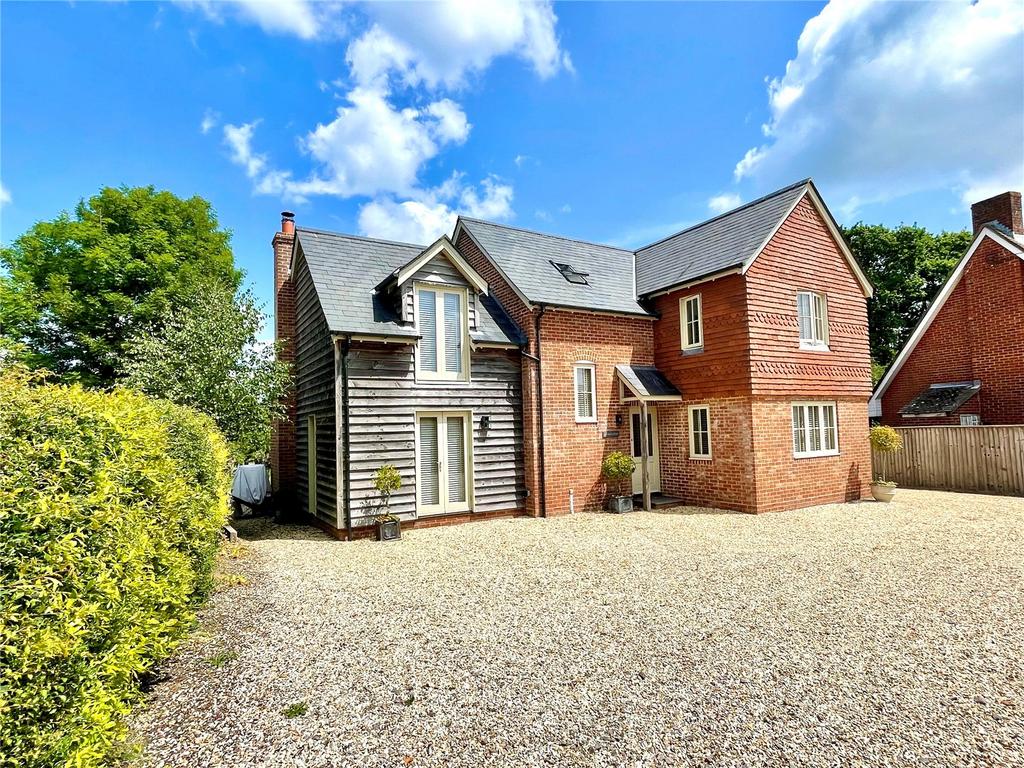 Holly Lane, Pilley, Lymington, Hampshire, SO41 3 bed equestrian