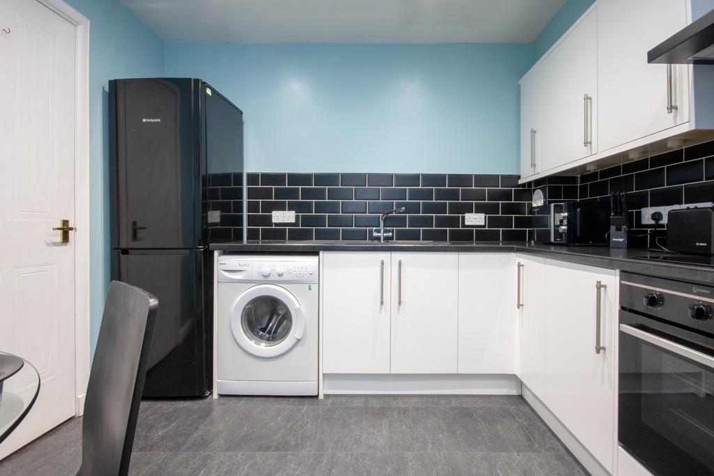 16 Denwood, Summerhill, Aberdeen, AB15 2 bed flat for sale £117,000