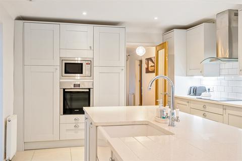 1 Critchmere Lane, Haslemere, GU27 1PE