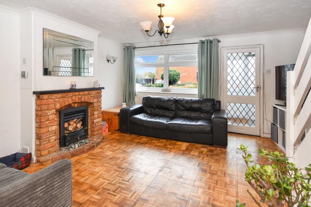 Eagle Way, Shoeburyness, Essex, SS3 3 bed end of terrace house £285,000