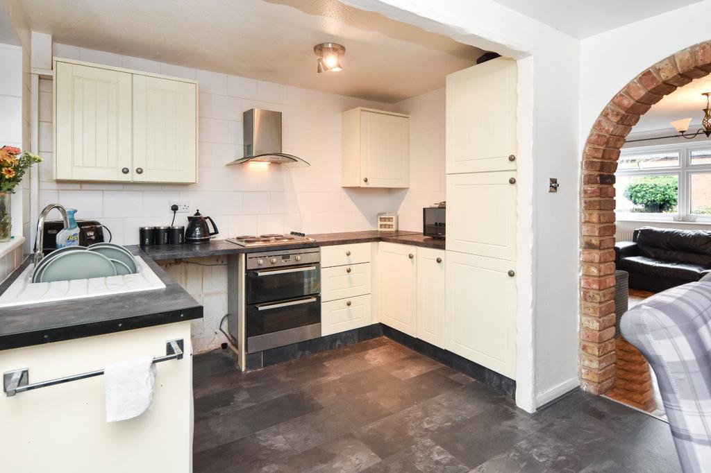 Eagle Way, Shoeburyness, Essex, SS3 3 bed end of terrace house £285,000