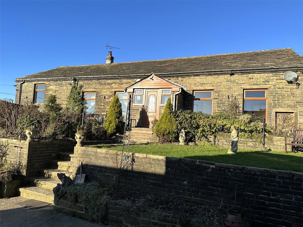 Moss House, Roper Lane, Queensbury, BD13 5 bed house £1,500 pcm (£346 pw)