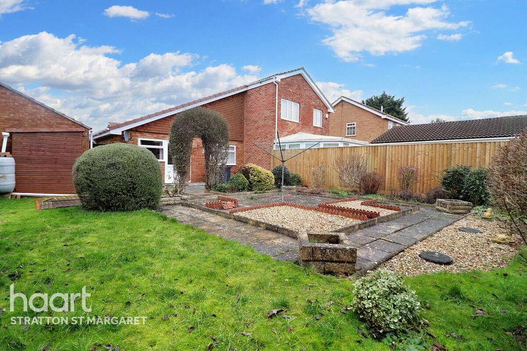 Barrowby Gate, Swindon 2 bed bungalow - £280,000