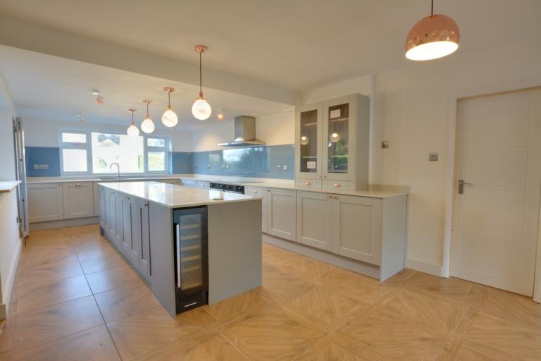 Grattons Drive, Pound Hill, RH10 5 bed detached house for sale £675,000